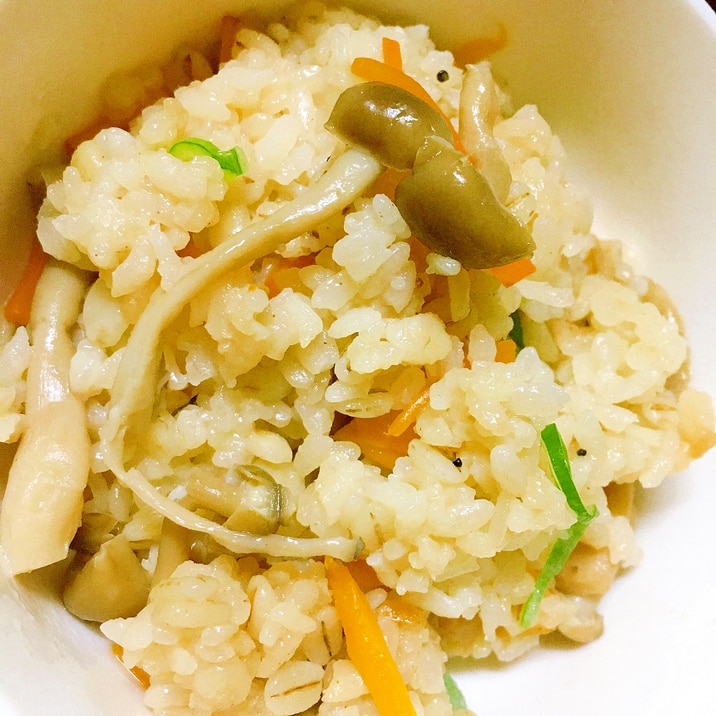 平茸としめじの炊き込みご飯 レシピ 作り方 By えもレピ 楽天レシピ 平茸としめじの炊き込みご飯 レシピ 作り方 By えもレピ 楽天レシピ